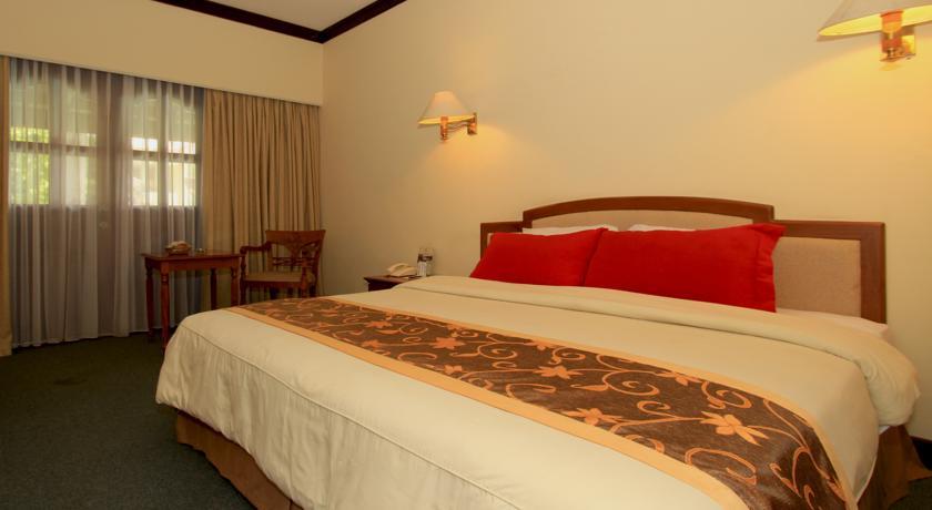 Grand Legi Hotel Матарам Экстерьер фото